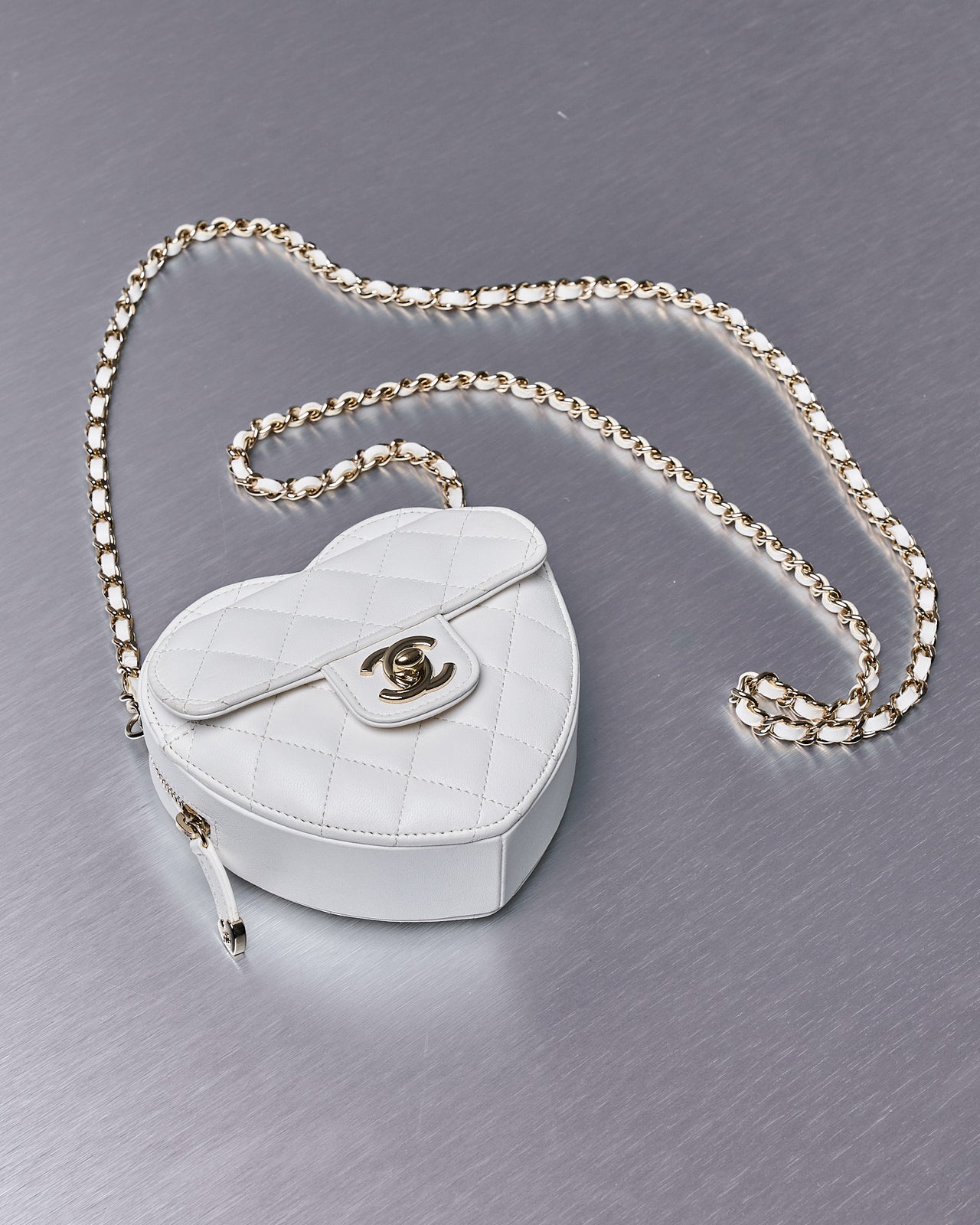 Chanel SS 2022 Small heart clutch with chain