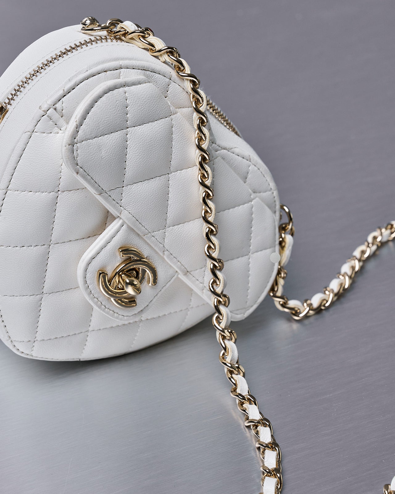 Chanel SS 2022 Small heart clutch with chain