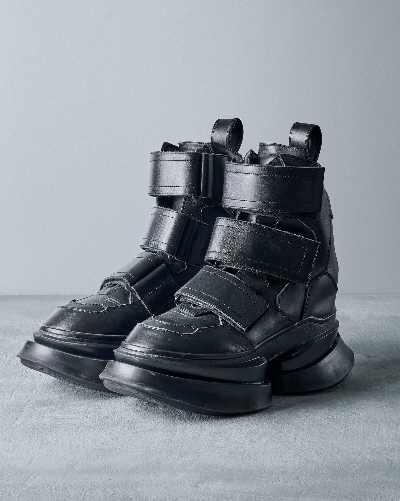 Julius Fastened shell boots